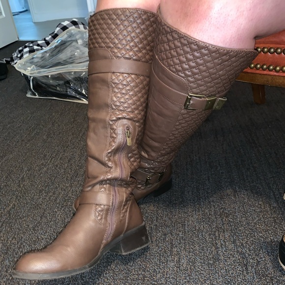 Ladies size 10 knee boots with buckle accent - Picture 6 of 9